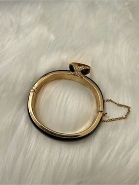 Vintage Gold Black Enamel Hinged Bangle Bracelet with Crystal black/gold ring.
